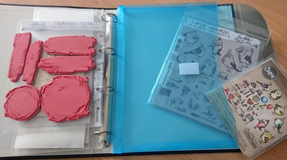 Cling Stamps und die dazugehörigen Stanzen gemeinsam aufbewahren.