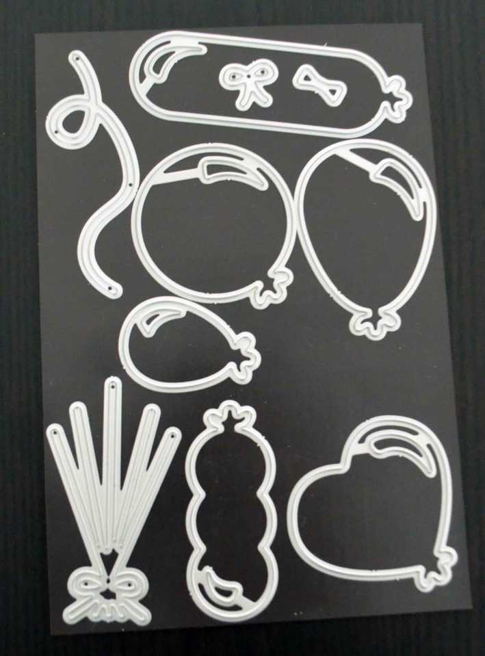 Beispiel für simpel gehaltene Motivstanzen von Docrafts (Xcut Large Dies: Balloons). Übrigens: Ein nettes Feature von (großen) Xcut-Stanzen ist, dass ein Magnetblatt mitgeliefert wird.