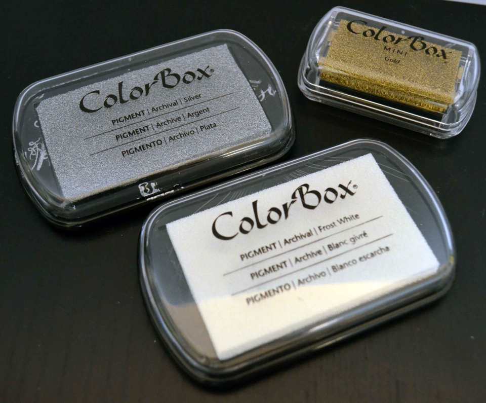 Sind bei mir meistens in der Vorweihnachtszeit im Einsatz: Metallic-Farben von ColorBox.