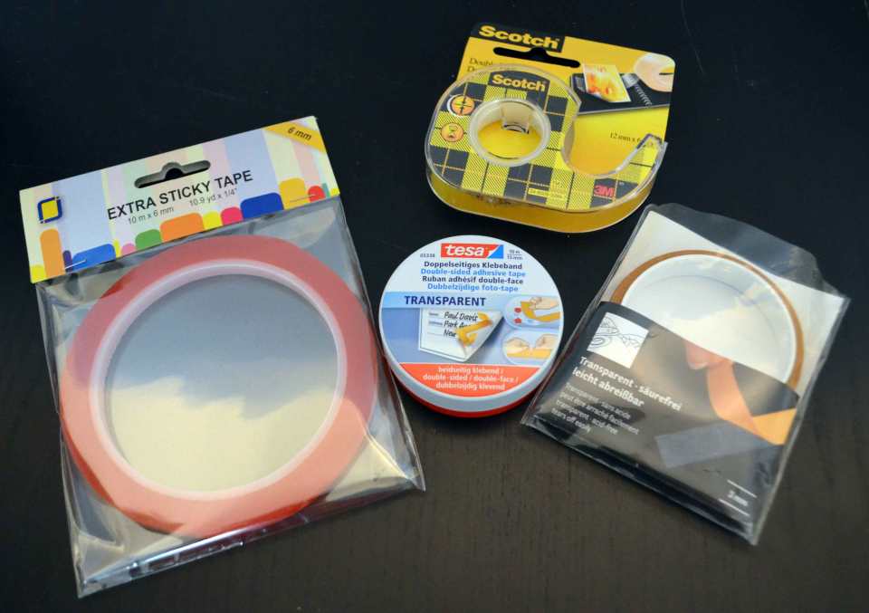 Meine Sammlung von doppelseitigen Klebebändern – ich habe so viele verschiedene, weil sie alle unterschiedlich breit sind.