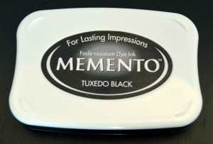 Memento in Tuxedo Black (von Tsukineko) – eine beliebte wasserfeste Dye Ink.