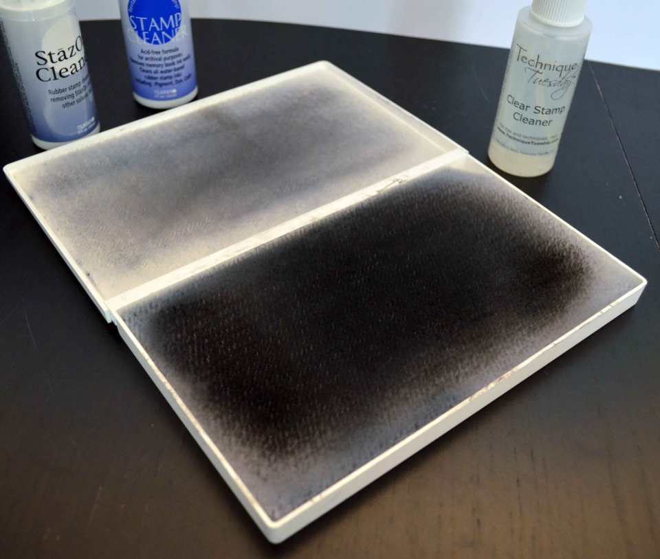 Die dunklere Matte ist die Reinigungsfläche – ich wasche sie regelmäßig aus, aber so weiß, wie sie mal war, wird sie in diesem Leben wohl nicht mehr ...