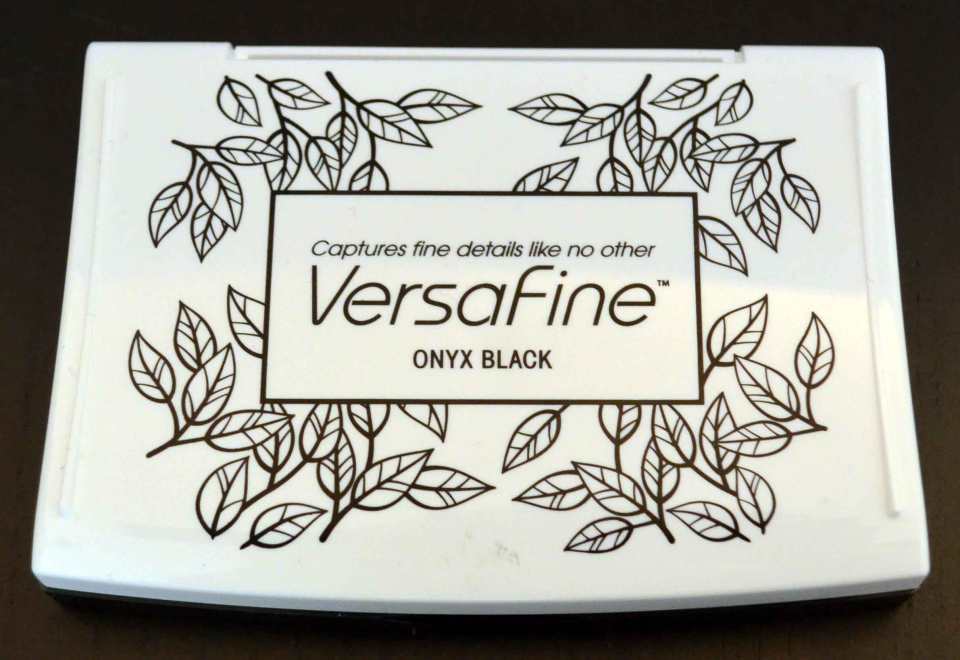 VersaFine schmiegt sich auch an widerspenstige Clear Stamps. Leider nicht in Kombination mit Alkoholmarkern geeignet.