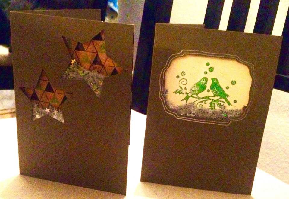 Meine allerersten Schüttelkartenversuche – auch von Hand ausgeschnitten (die Sterne habe ich am Computer gezeichnet, ausgedruckt, laminiert und ausgeschnitten, um Schablonen zu haben, das Fenster ist eine Freihandsache).