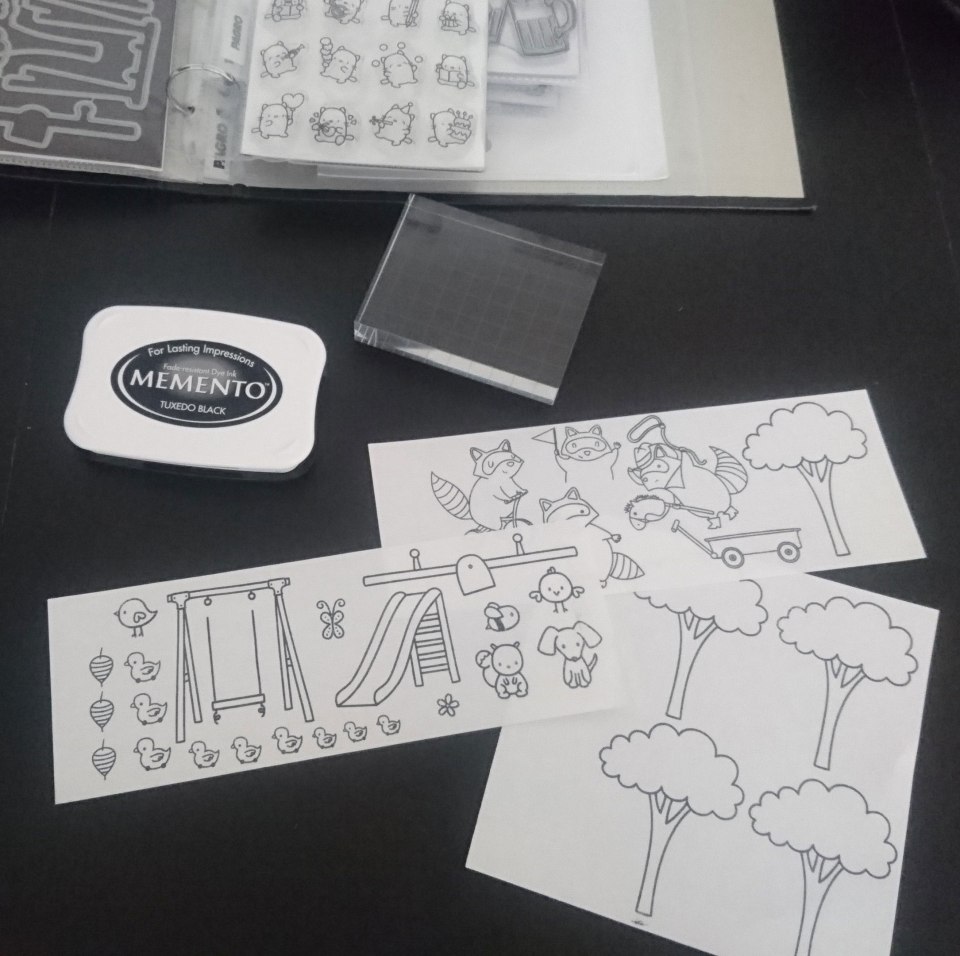 Wenn ich in Bastellaune bin, aber keine Ideen für ein konkretes Projekt habe, bereite ich gerne Masken für die Zukunft vor. Ich stemple alles, was mir gefällt, und schneide es danach aus. Von Motiven, von denen ich glaube, dass ich sie in einer Szene öfters verwenden könnte, mache ich gleich mehrere Masken.